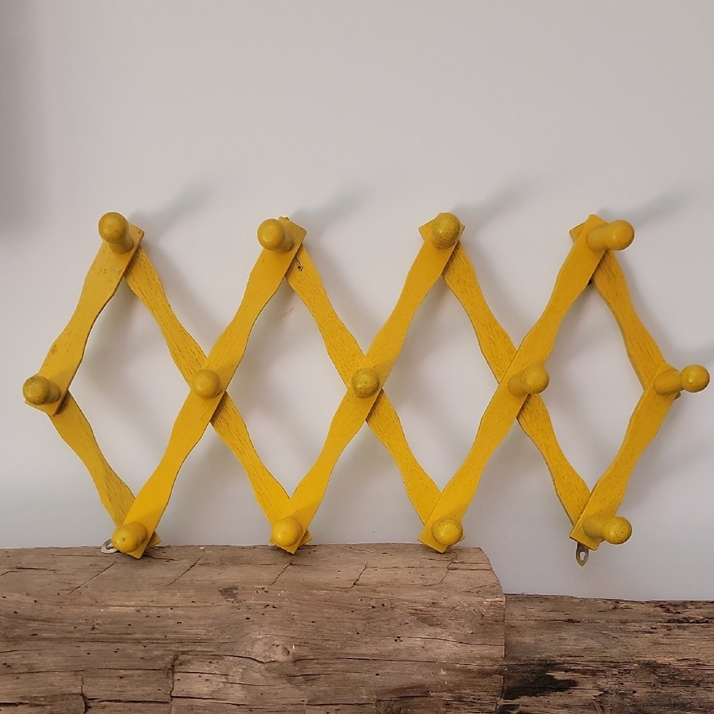 Vintage Wooden Accordion Peg Rack – Yellow Wall Hanger Cottagecore Decor